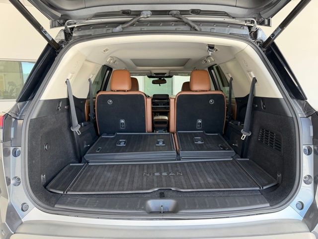 2022 Nissan Pathfinder Platinum photo 39