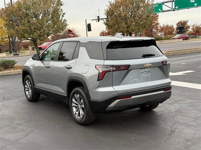 2025 Chevrolet Equinox photo 3