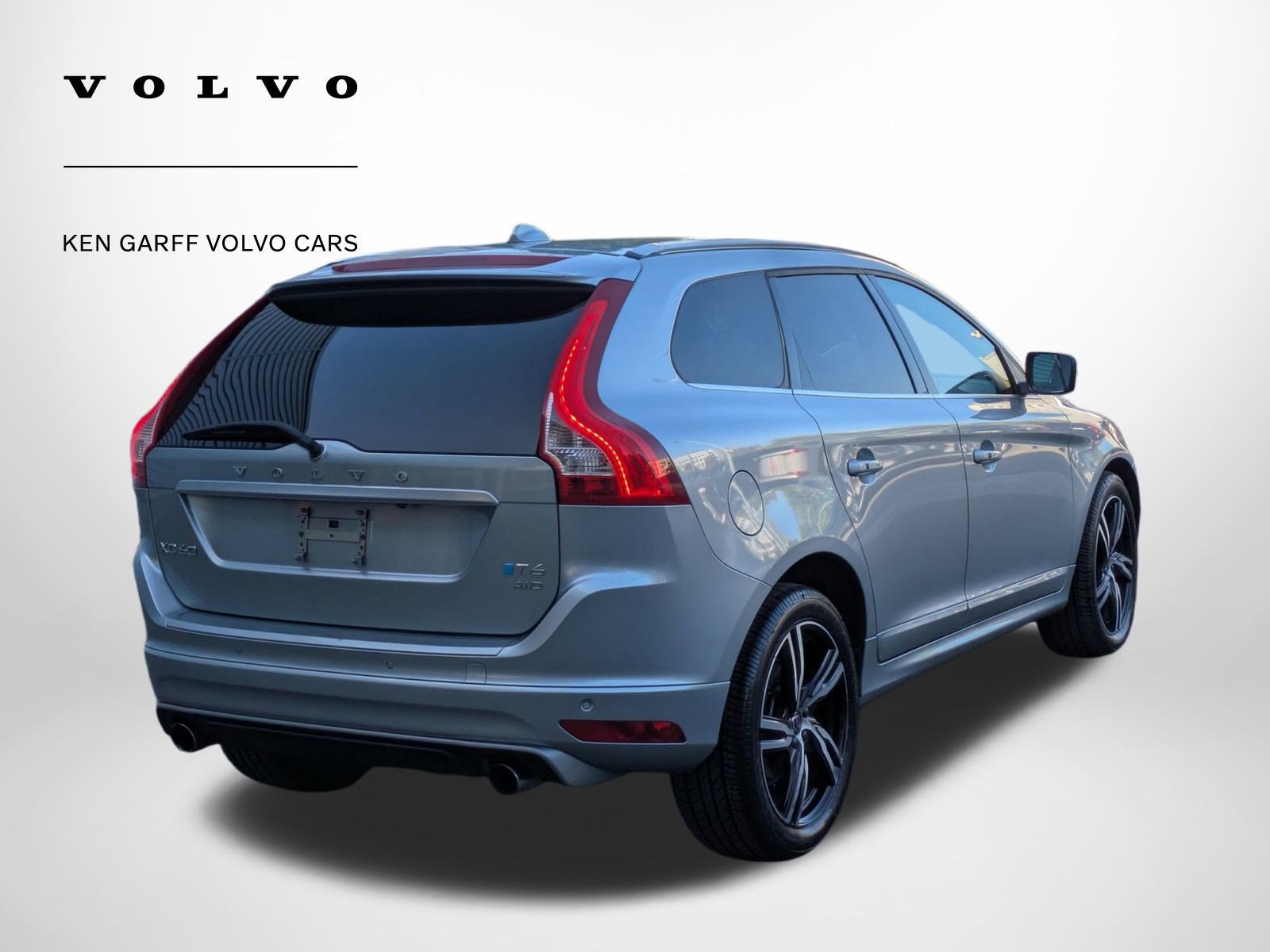 2017 Volvo XC60 Platinum R-Design photo 3