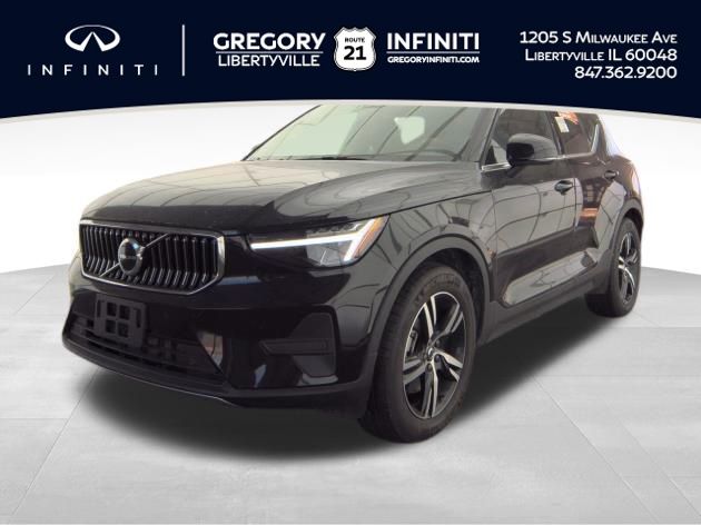 2025 Volvo XC40 Core's photo
