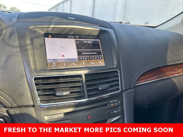 2019 Lincoln MKT photo 13