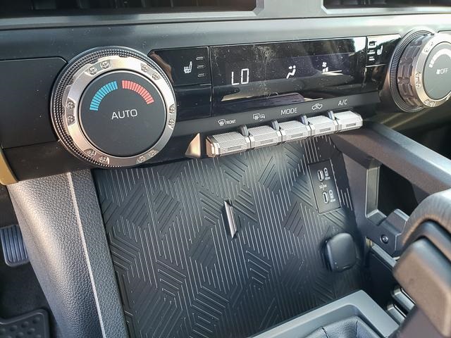 2024 Toyota Tacoma TRD Off-Road photo 14