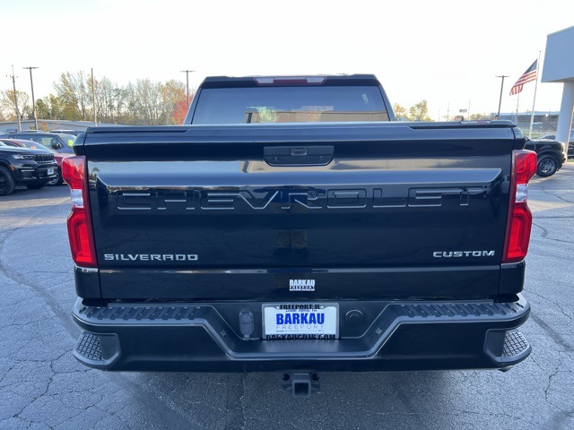 2020 Chevrolet Silverado 1500 Custom photo 2