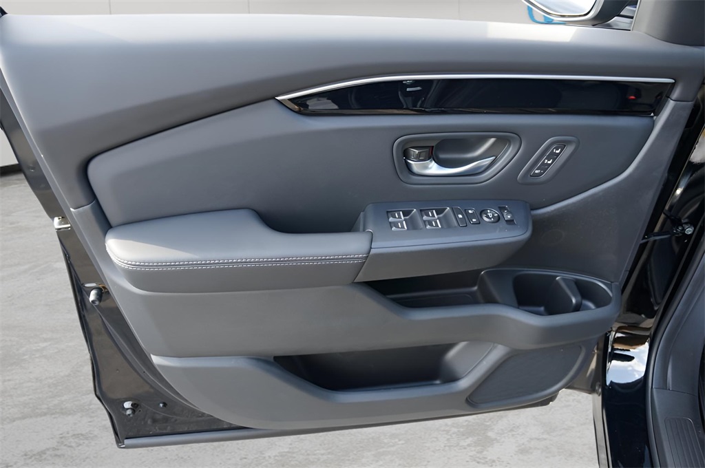 2025 Honda Pilot Touring photo 23