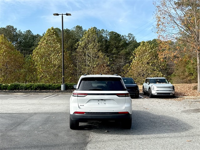 2023 Jeep Grand Cherokee Altitude photo 4