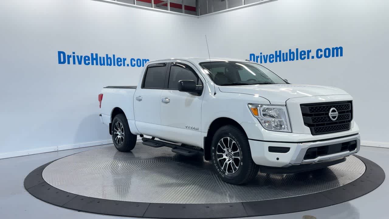 2021 Nissan Titan SV Crew Cab photo 4