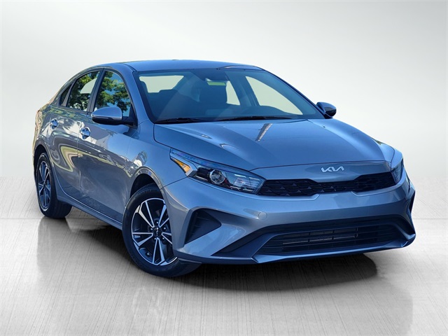 2023 Kia Forte LXS photo 2