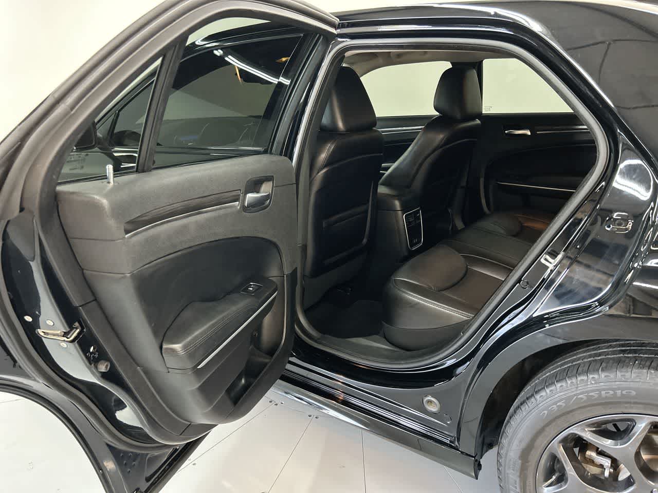 2022 Chrysler 300 Touring L photo 13