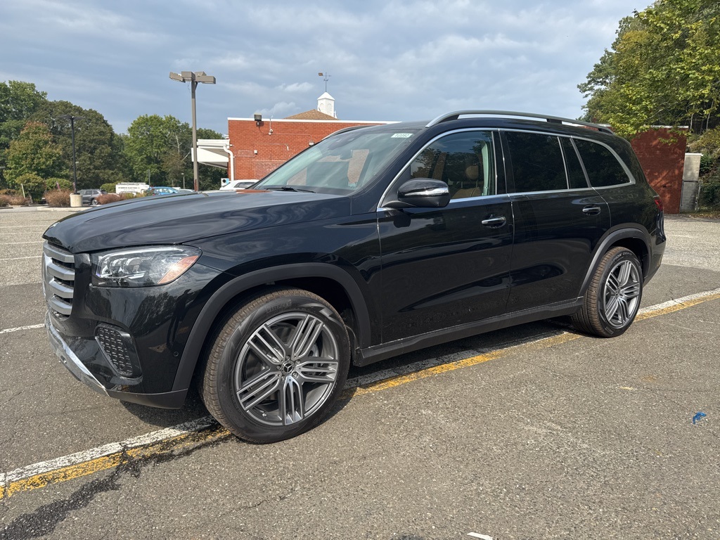 2026 Mercedes Benz GLS 450 4MATIC photo 3