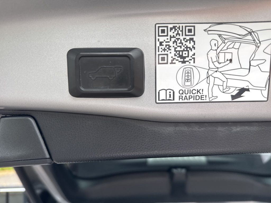 2022 Toyota RAV4 Hybrid XSE photo 22