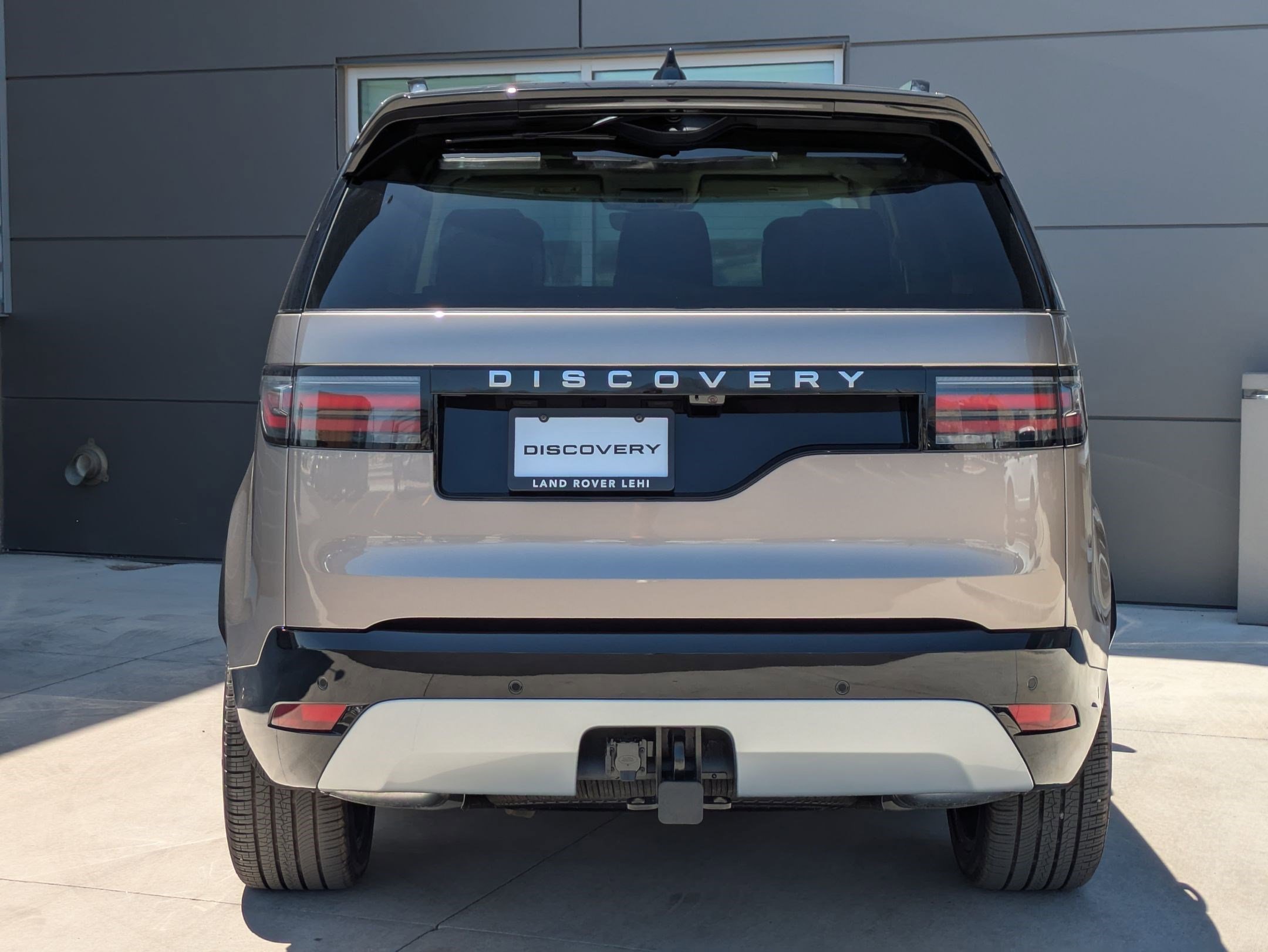 2025 Land Rover Discovery Metropolitan Edition photo 7