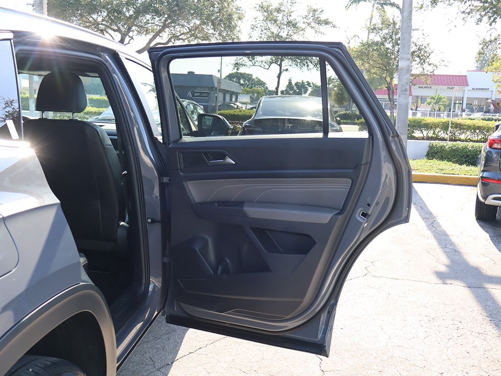 2021 Volkswagen Atlas Cross Sport V6 SE Technology R-Line photo 21