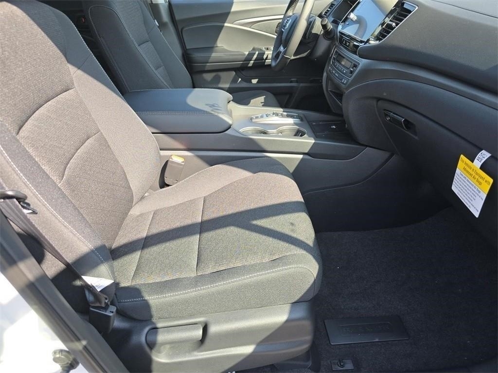 2025 Honda Ridgeline Sport photo 11