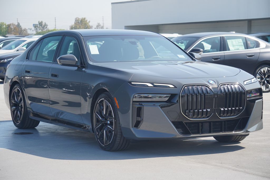 New 2025 Dravit Gray Metallic BMW 760i xDrive image 3