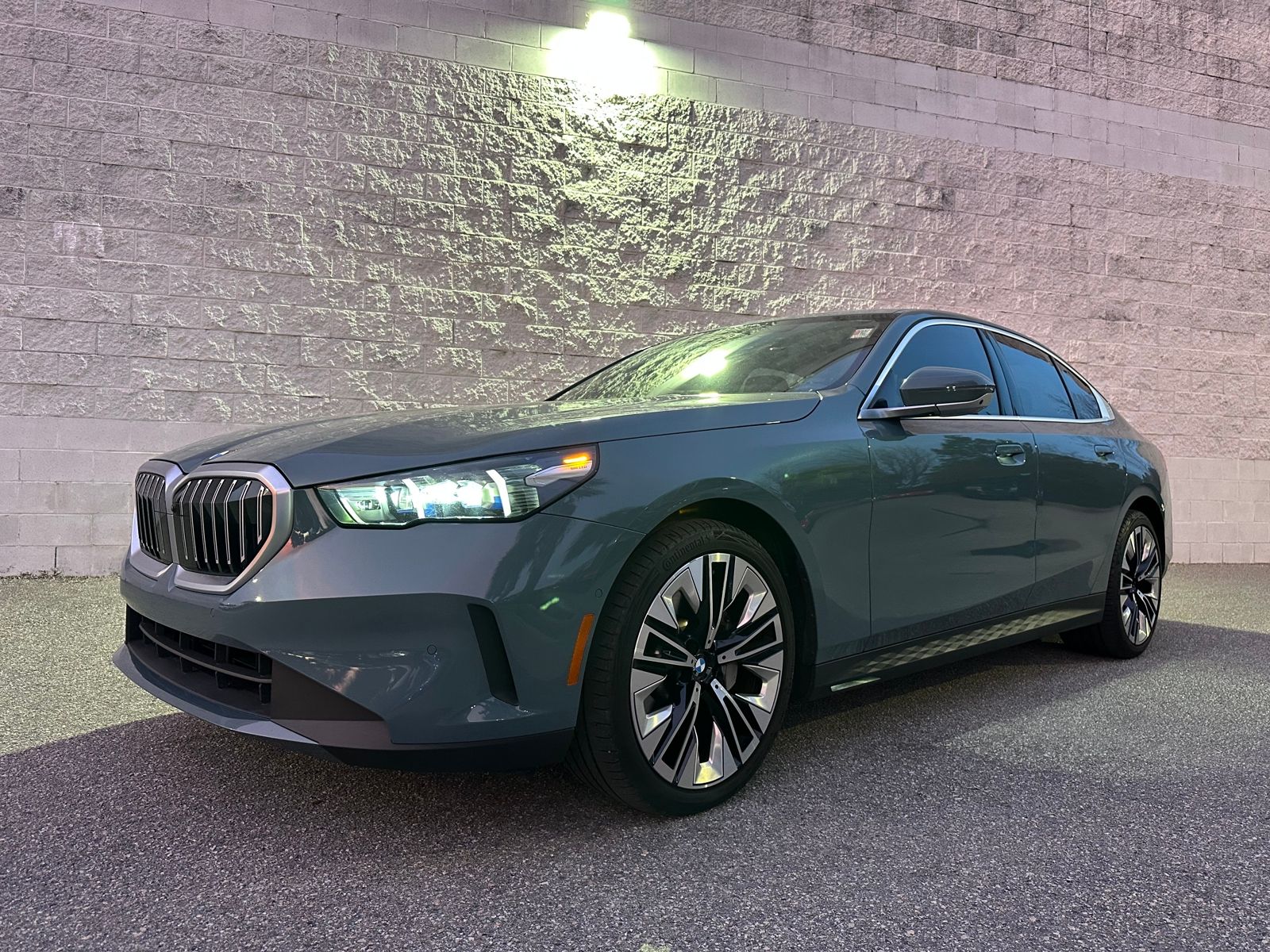 2024 BMW 5 Series 530's photo