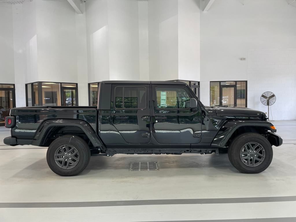 2024 Jeep Gladiator Sport photo 3