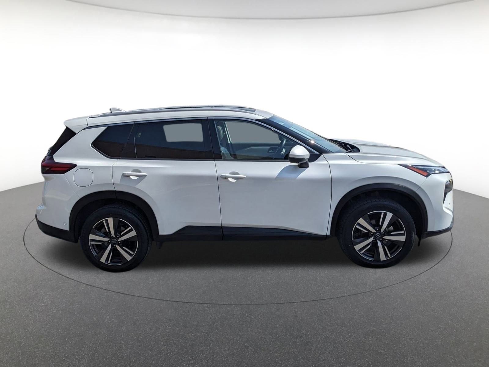2024 Nissan Rogue SL photo 3