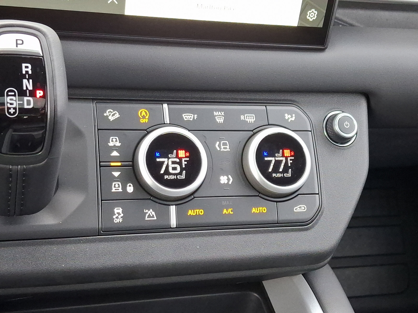 2025 Land Rover Defender 130 V8 photo 17