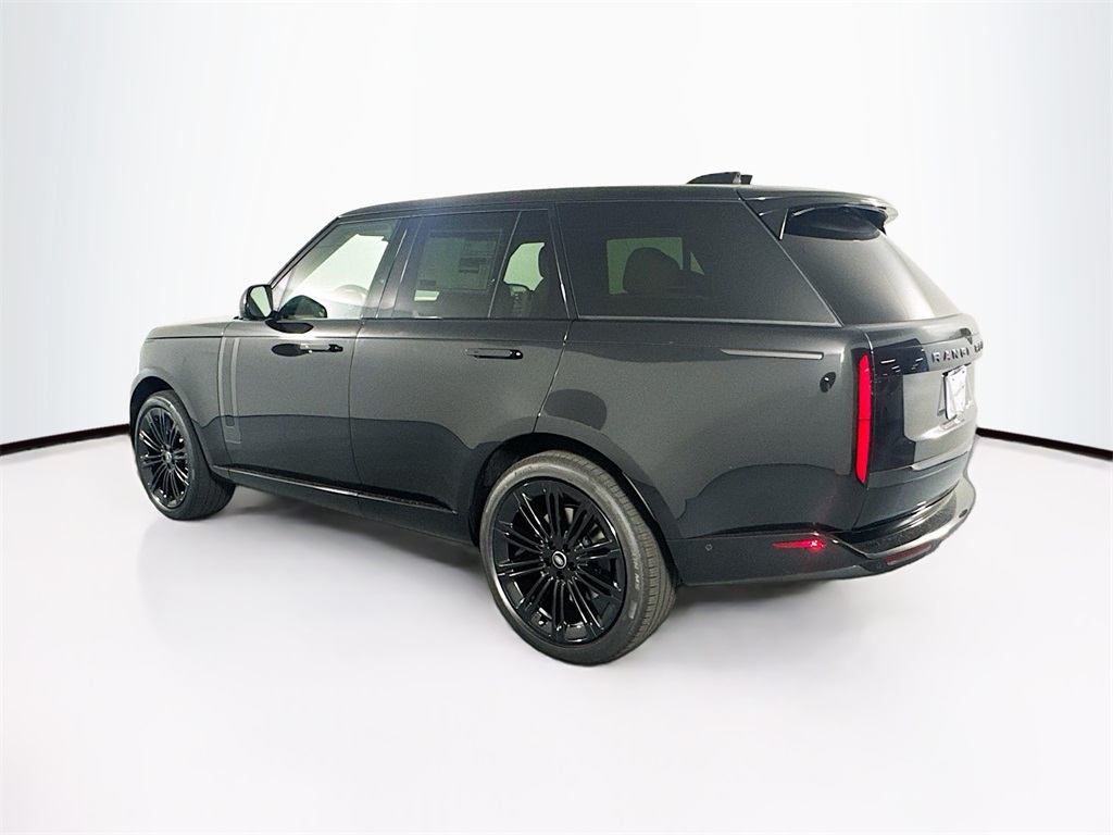 2025 Land Rover Range Rover SE photo 4