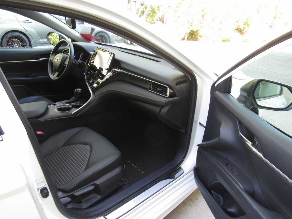 2023 Toyota Camry Hybrid SE photo 16