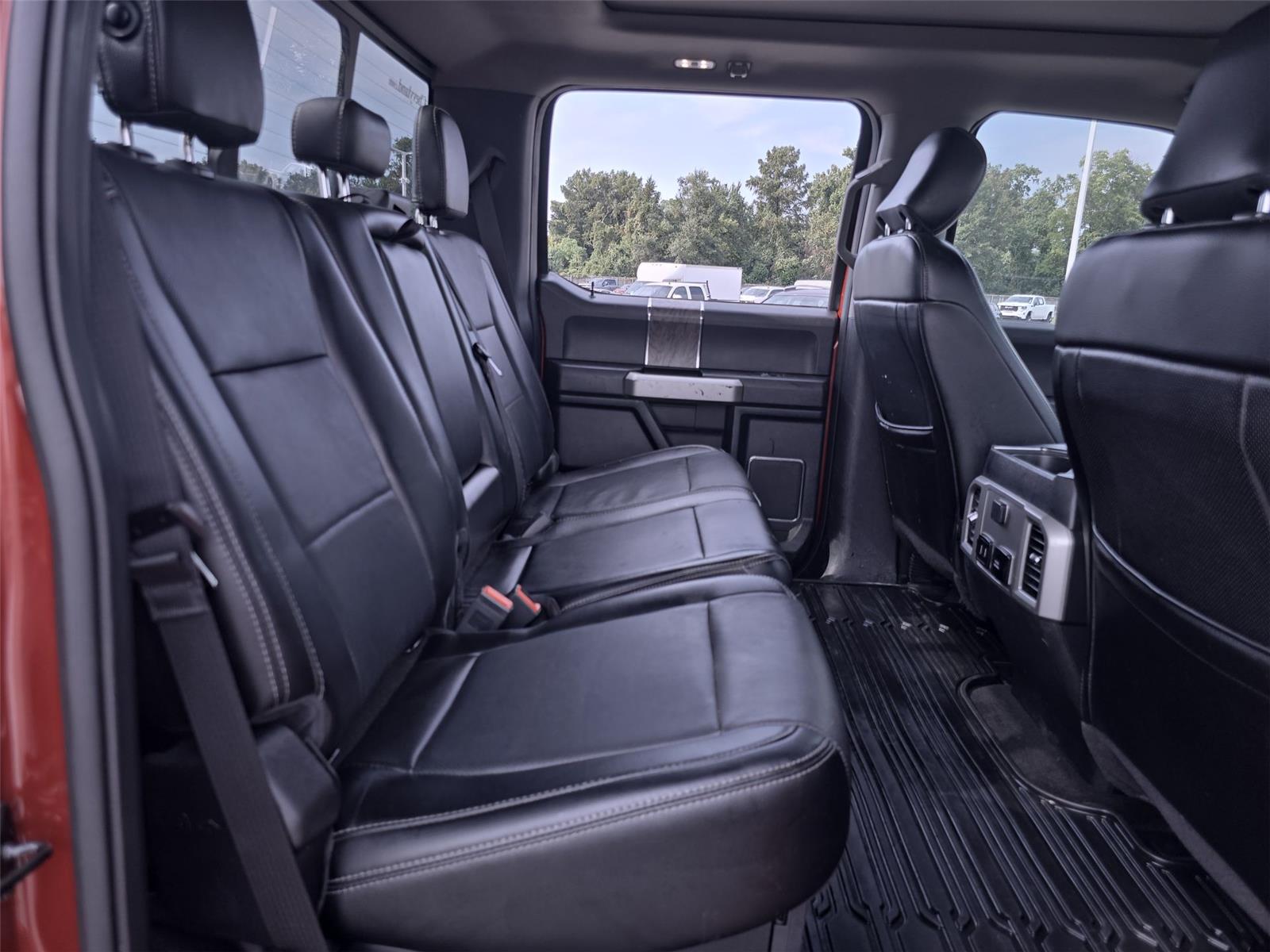 2018 Ford F-250 Lariat photo 28