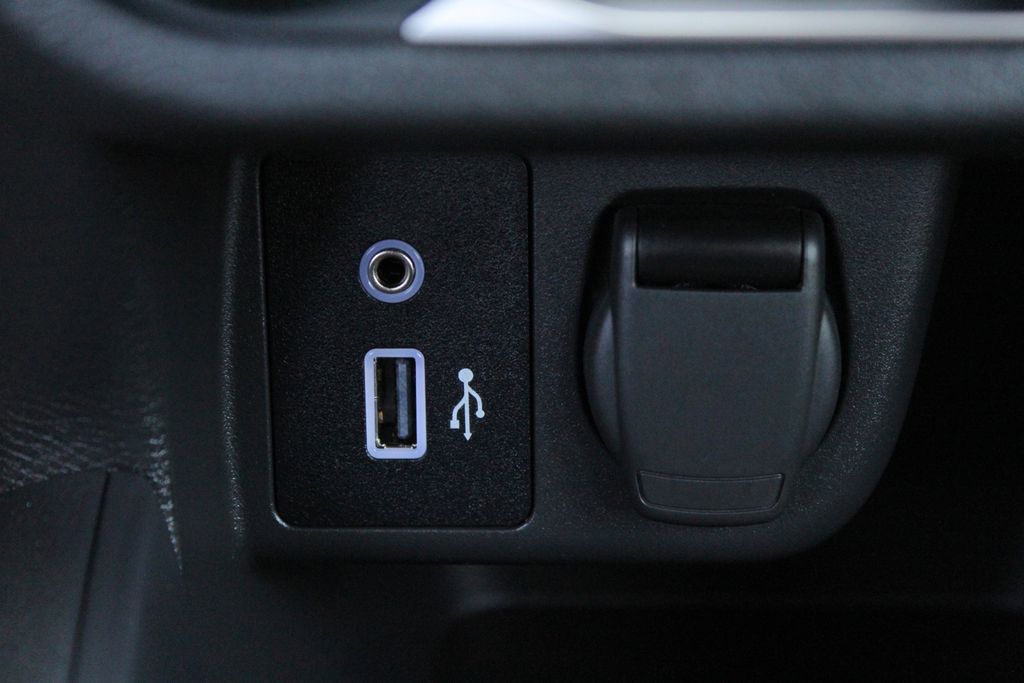 2025 Nissan Versa 1.6 S photo 19