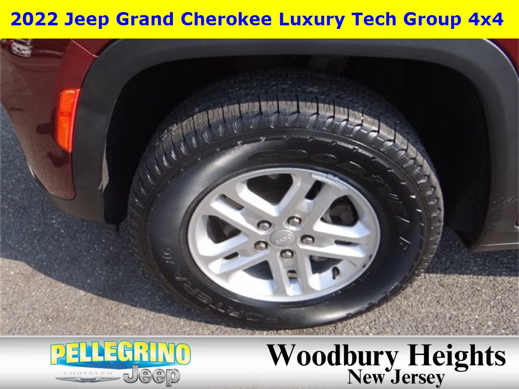 2022 Jeep Grand Cherokee Laredo photo 12
