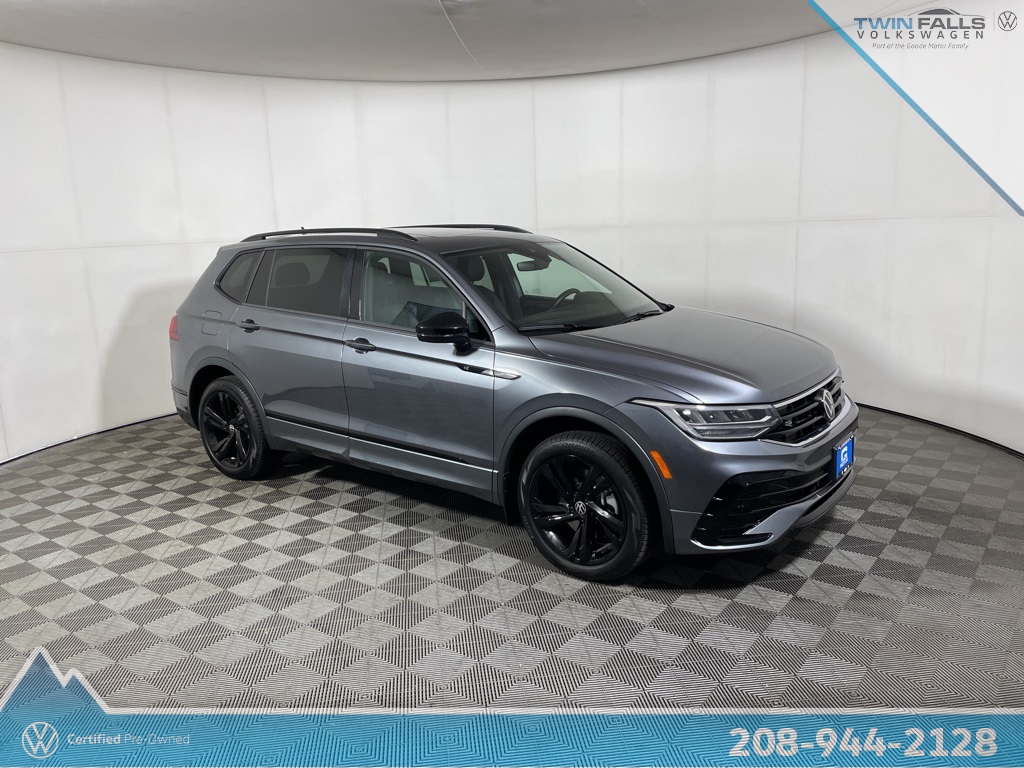 2024 Volkswagen Tiguan SE R-LINE BLACK's photo