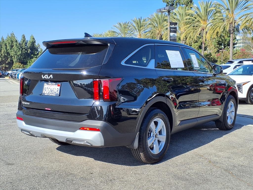 2025 Kia Sorento LX photo 5