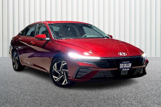 2025 Hyundai Elantra SEL Convenience photo 2