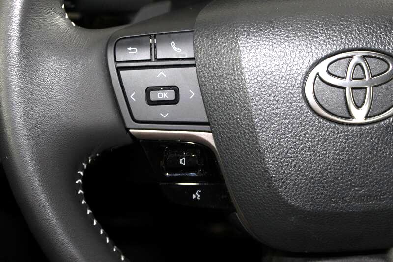 2025 Toyota Camry XLE photo 14