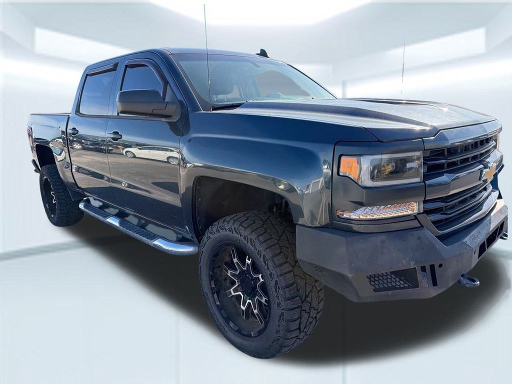 2017 Chevrolet Silverado 1500 LT photo 3