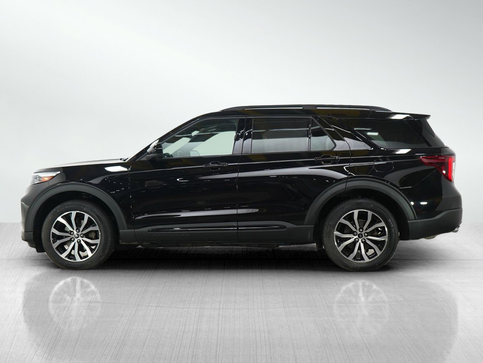 Used 2022 Ford Explorer ST-LINE with VIN 1FMSK8KH7NGB56258 for sale in Minneapolis, Minnesota