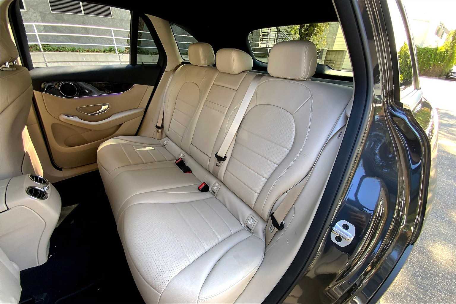 2021 Mercedes Benz GLC 300 photo 19