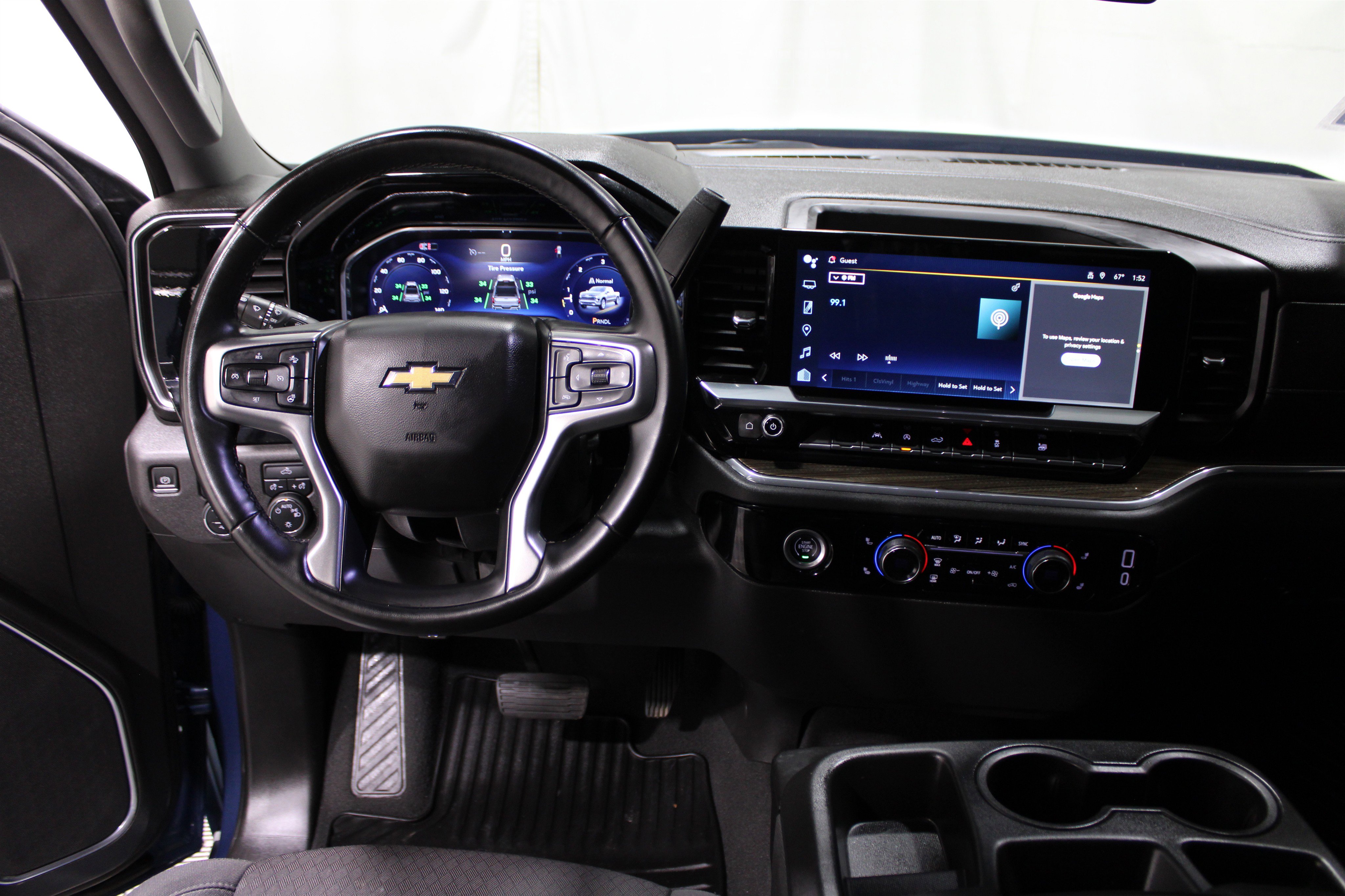 2024 Chevrolet Silverado 1500 LT photo 2