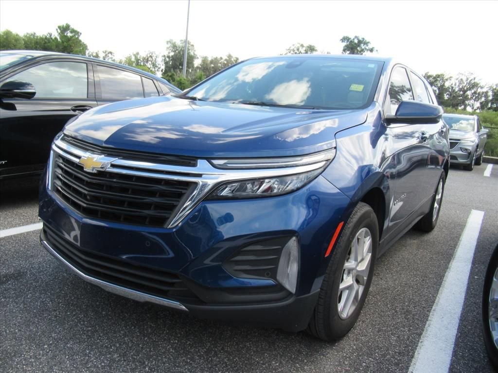 2023 Chevrolet Equinox LT photo 2