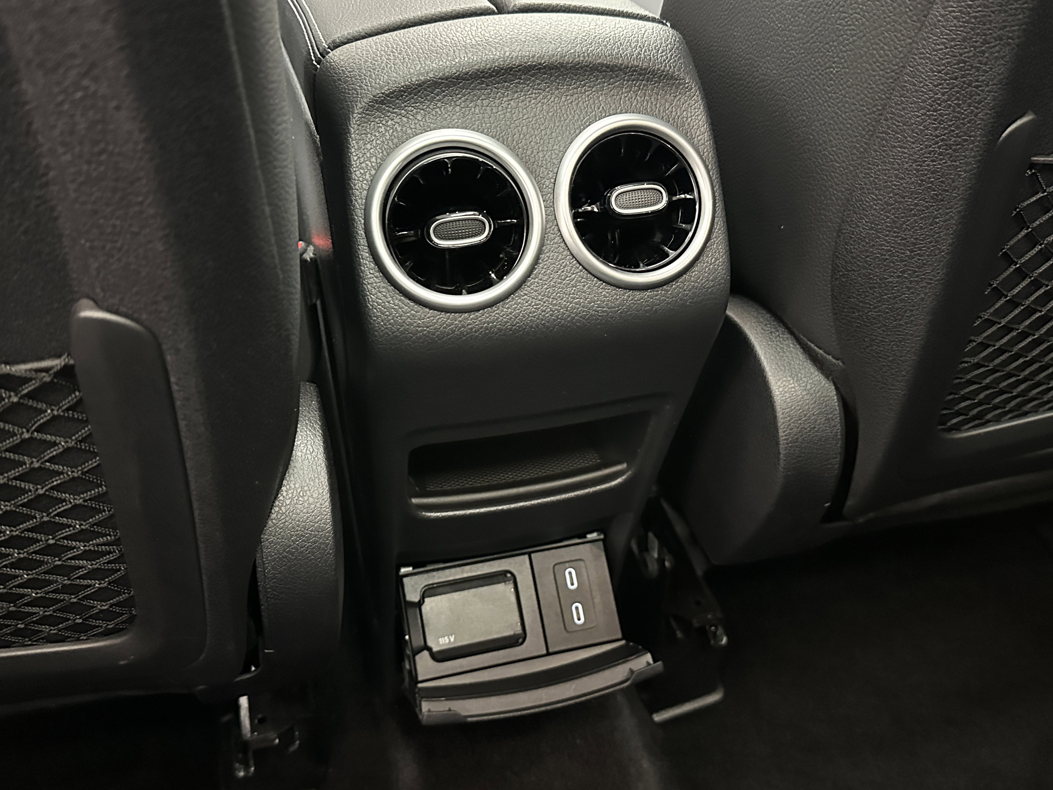 2024 Mercedes Benz GLB 250 photo 16