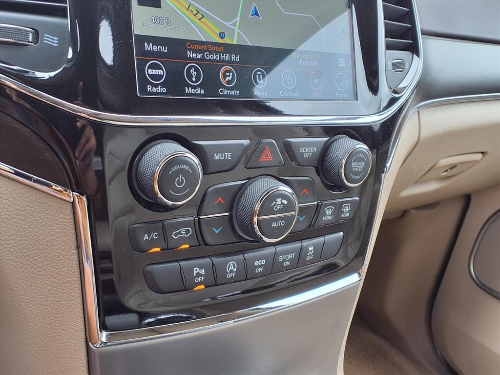 2019 Jeep Grand Cherokee Overland photo 18
