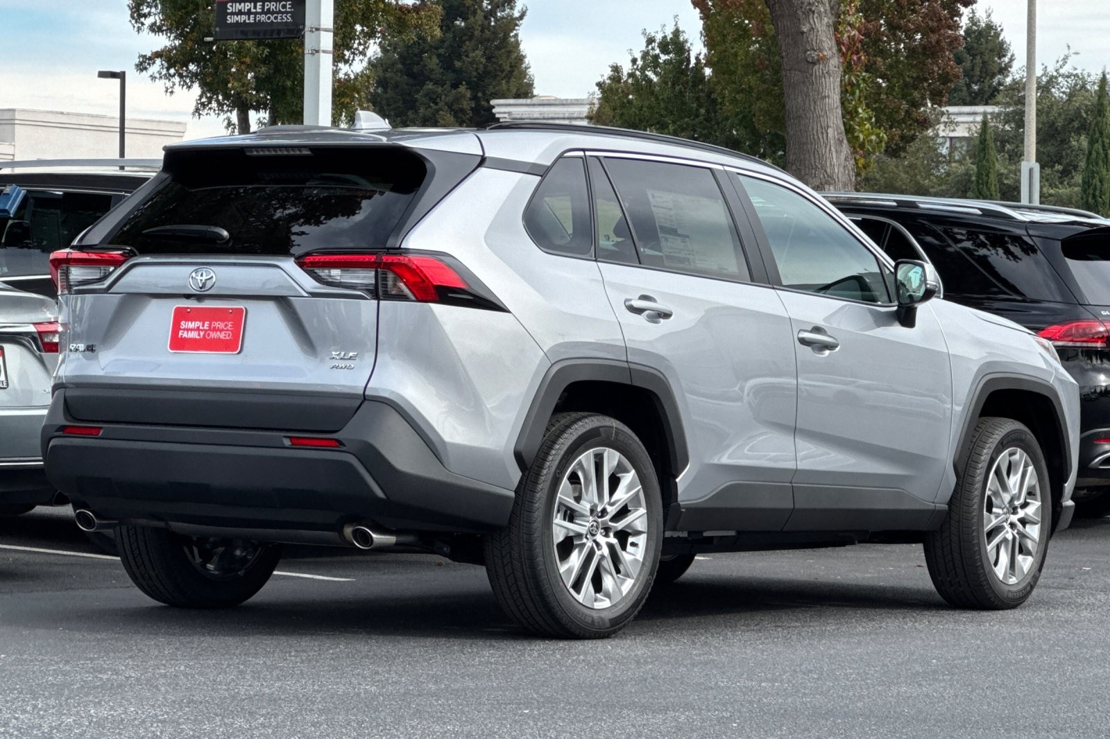 2025 Toyota RAV4 XLE Premium photo 3