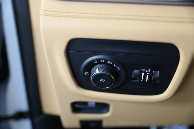 2025 Jeep Grand Cherokee Summit Reserve photo 9