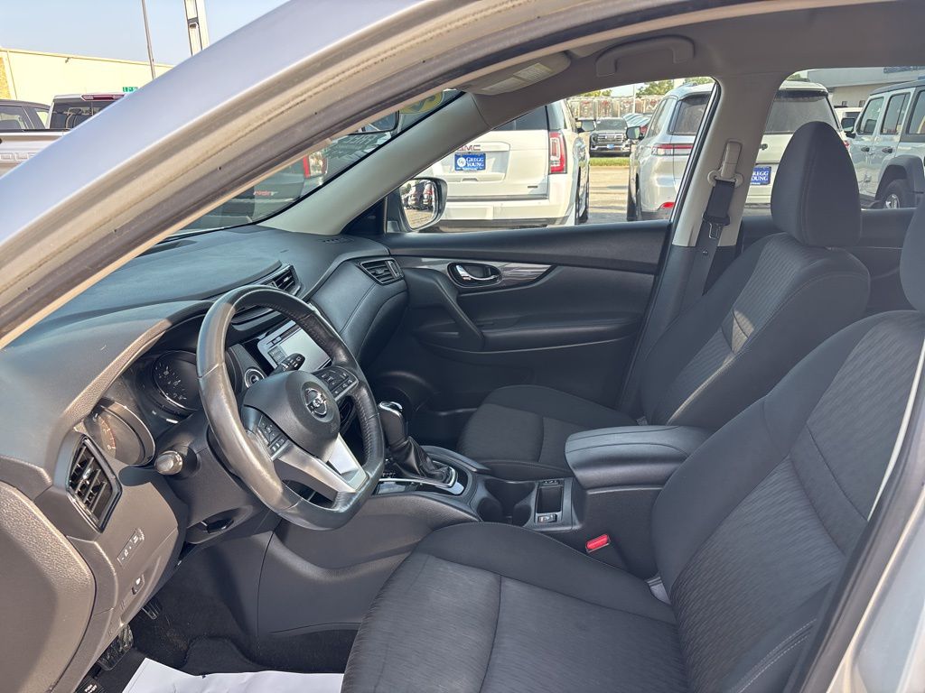 2018 Nissan Rogue SV photo 13