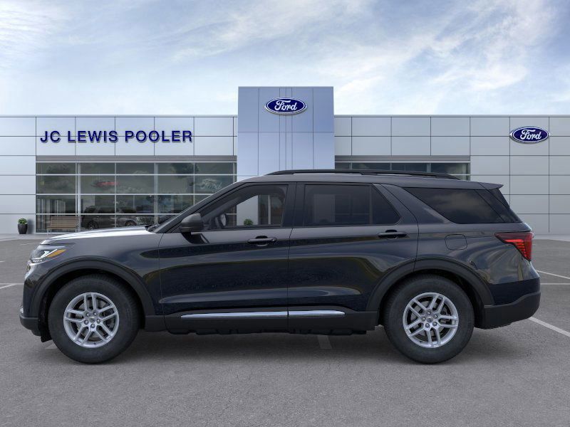 2025 Ford Explorer photo 2