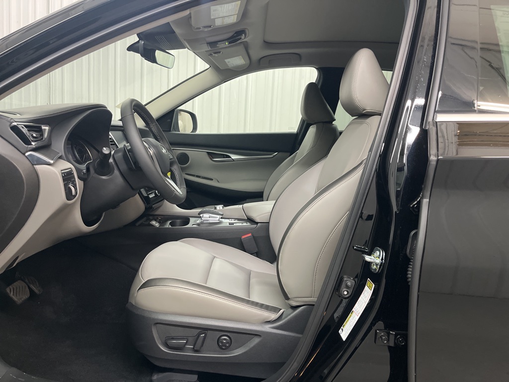2025 Infiniti QX50 Luxe photo 7