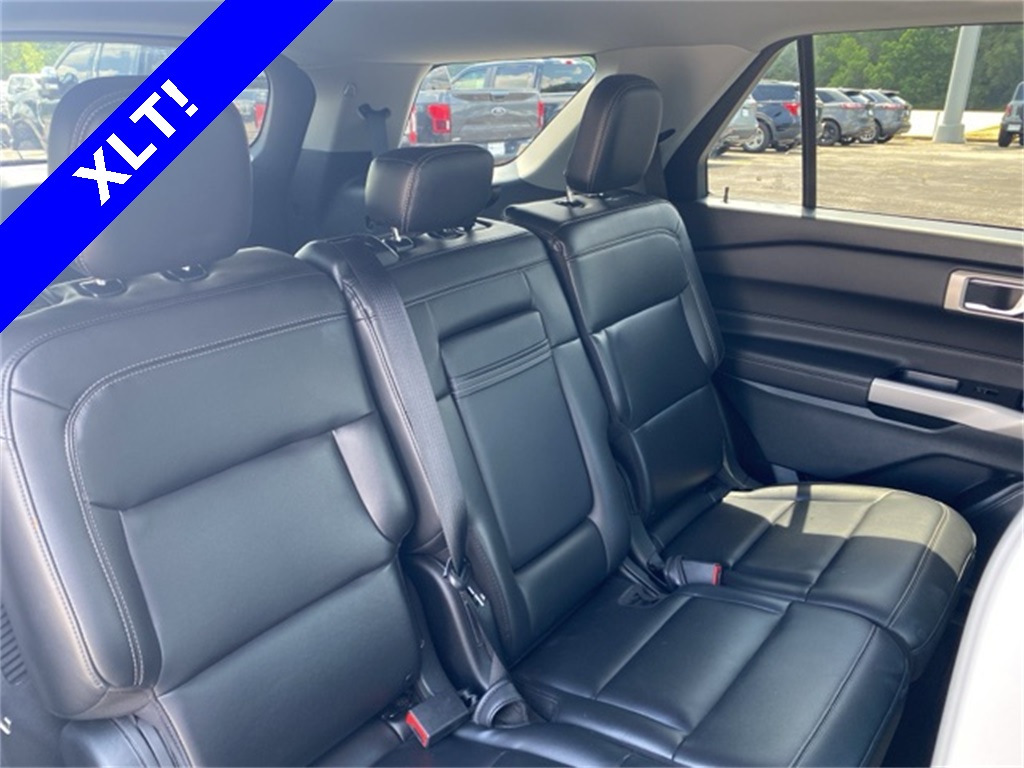 2024 Ford Explorer XLT photo 2
