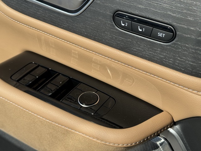 2025 Infiniti QX80 Sensory photo 8