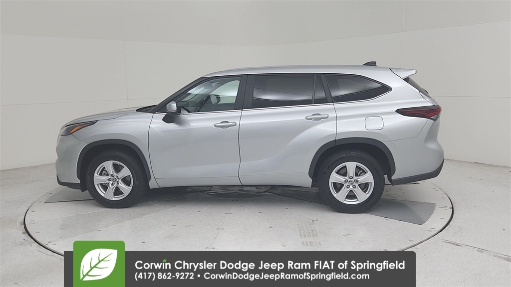 2024 Toyota Highlander LE photo 9