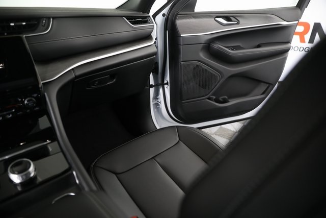2025 Jeep Grand Cherokee Limited photo 21