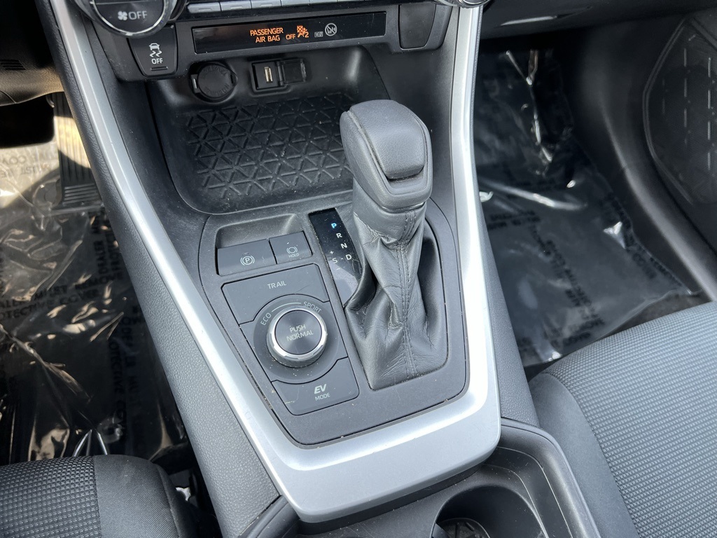 2021 Toyota RAV4 Hybrid LE photo 17