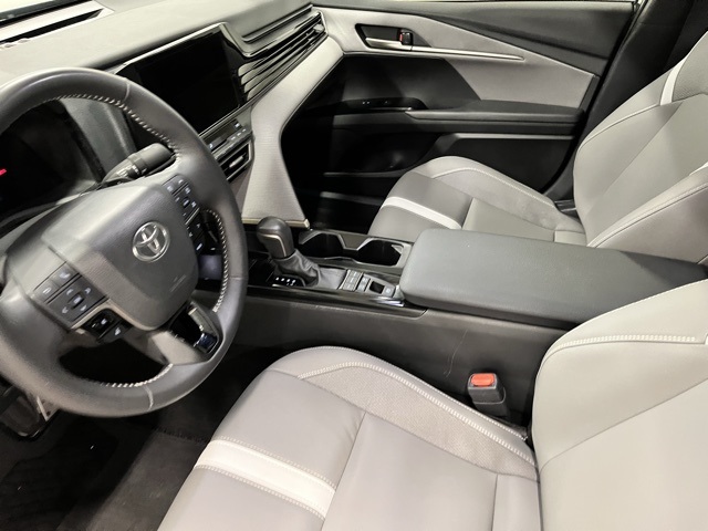 2025 Toyota Camry SE photo 15