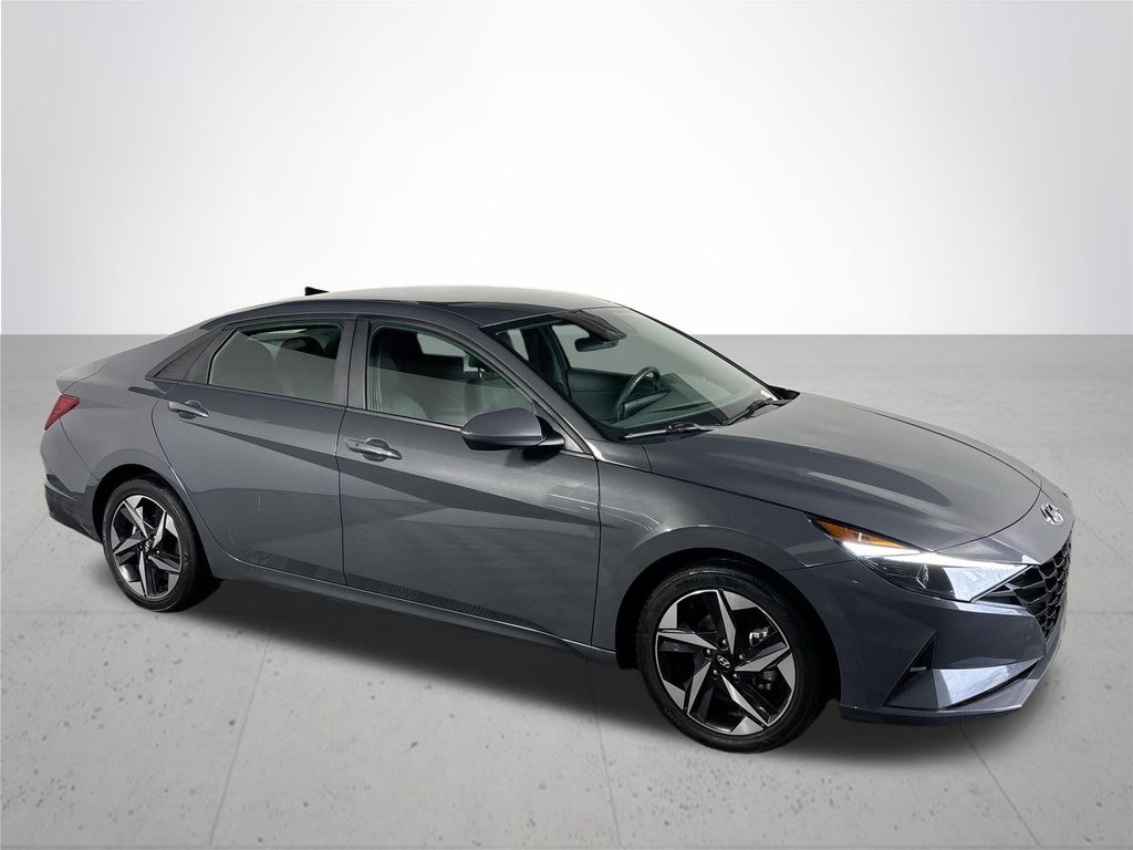 2023 Hyundai Elantra SEL photo 4